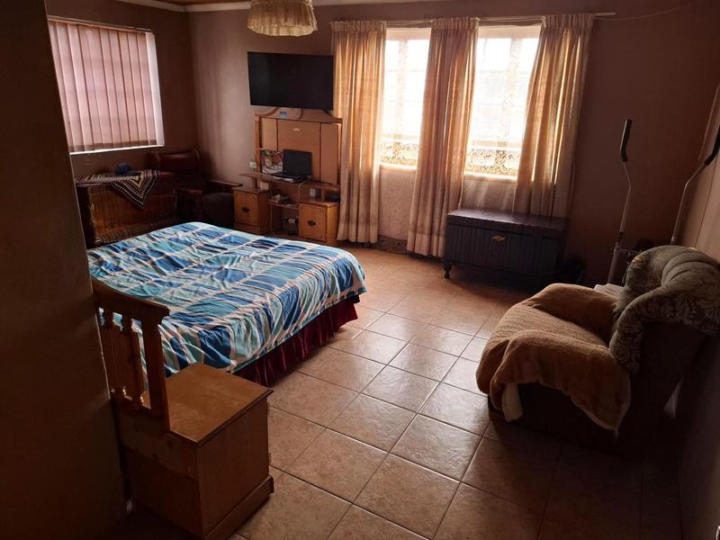 7 Bedroom Property for Sale in Riverton Western Cape
